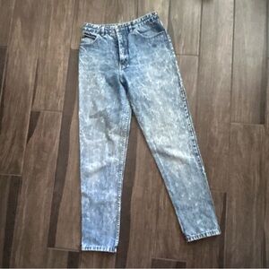 VTG Guess Medium Wash Mom Jeans Sz 32